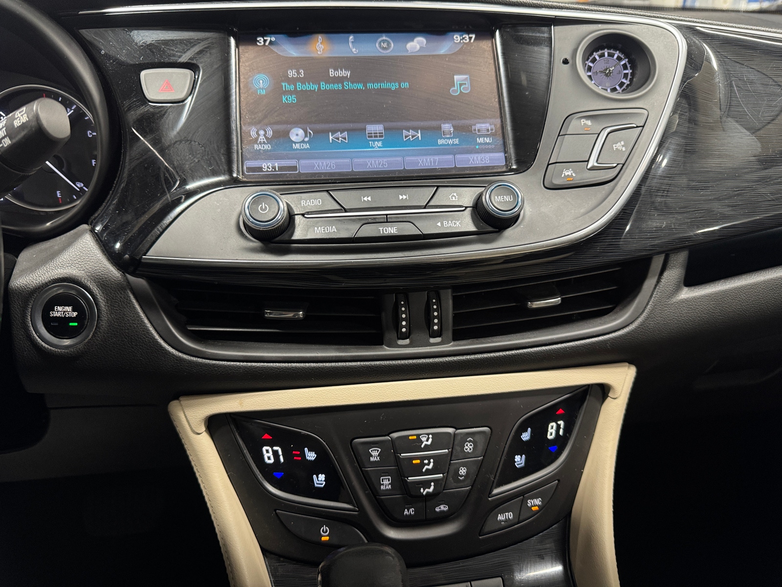 Thumbnail: 2017 Buick Envision - 3