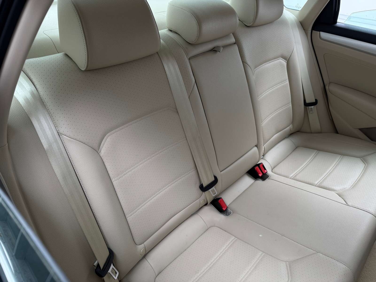 Thumbnail: 2013 Volkswagen Passat - 6