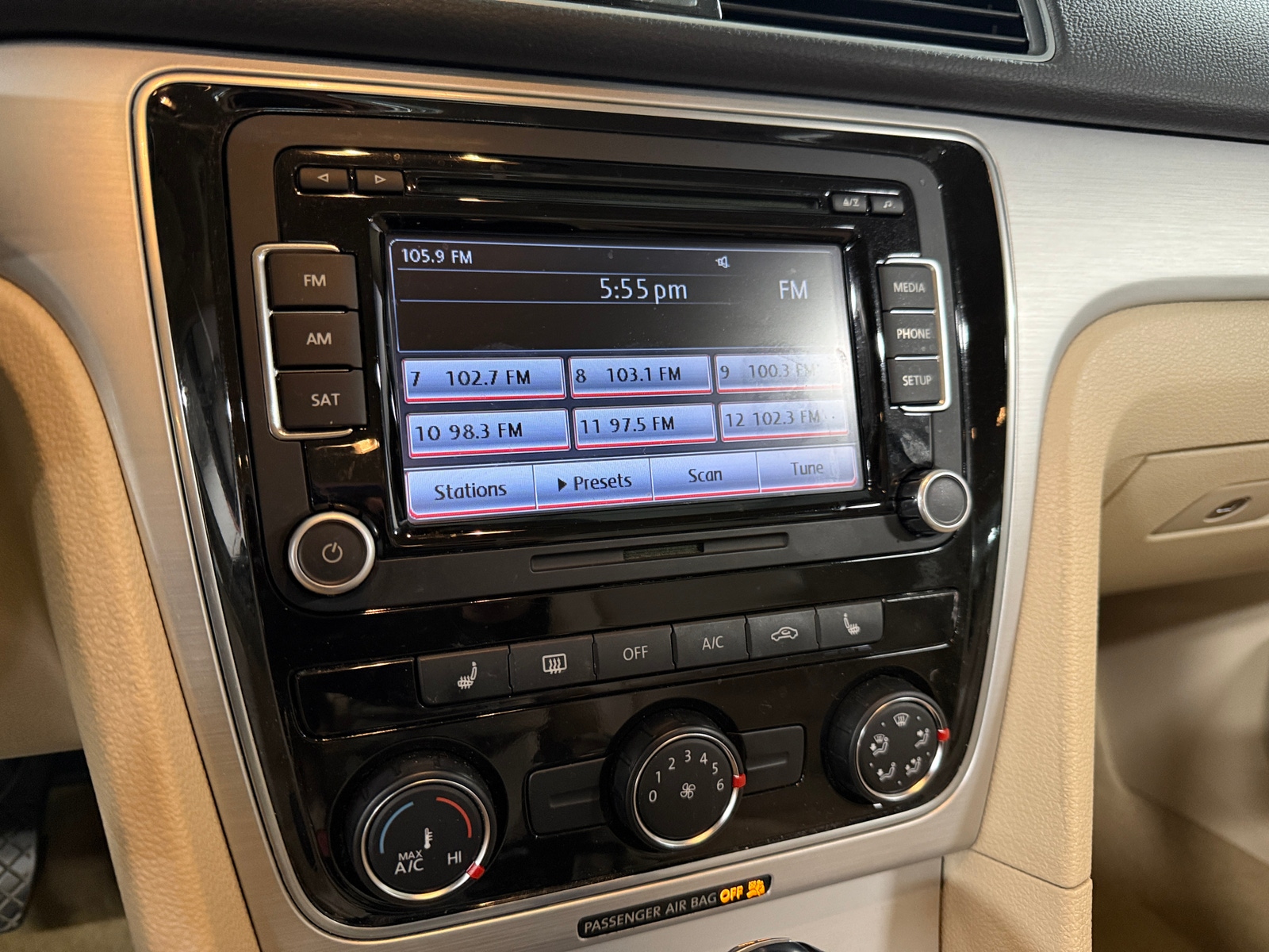 Thumbnail: 2013 Volkswagen Passat - 4