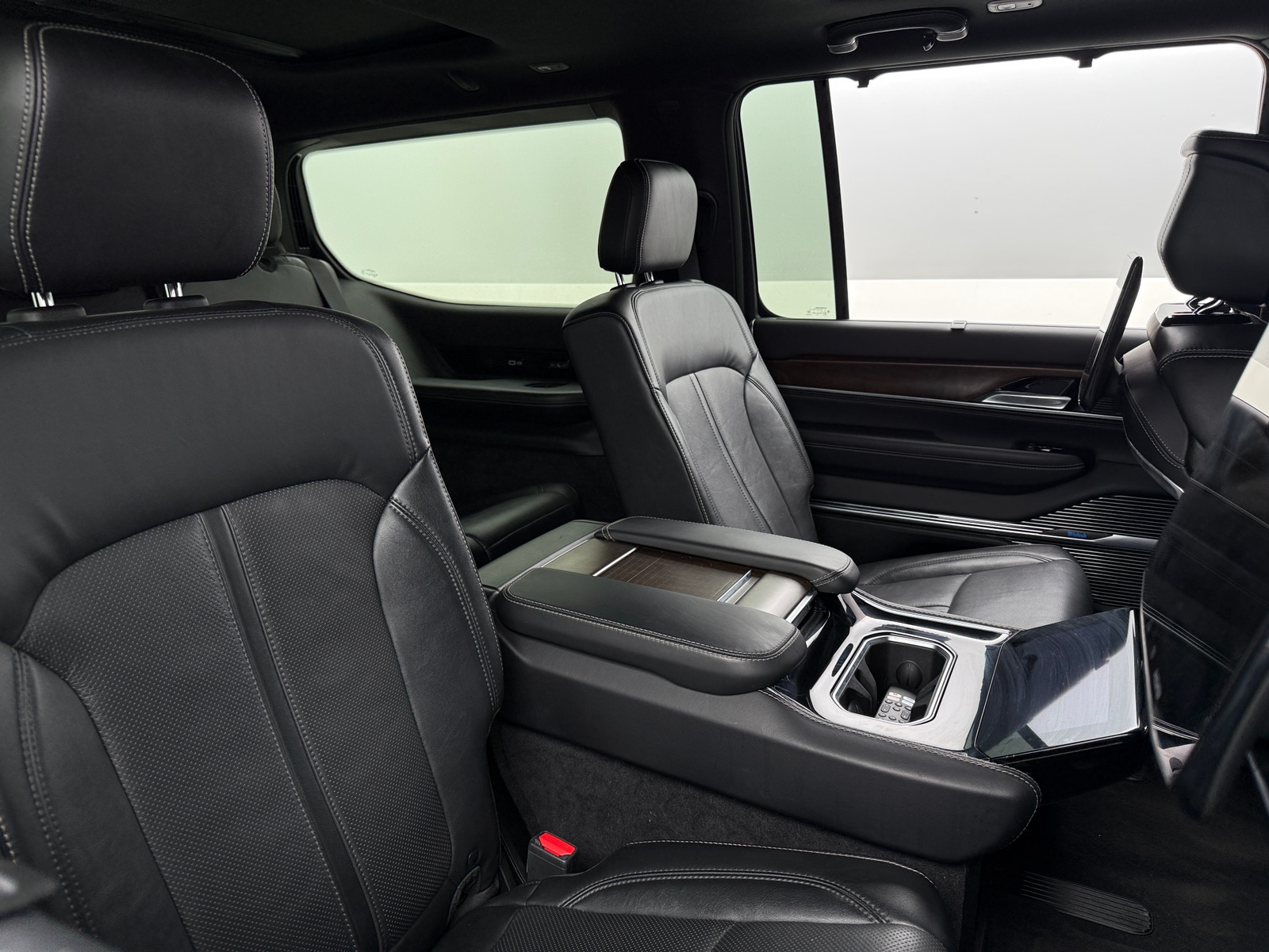 Thumbnail: 2022 Jeep Grand Wagoneer - 5