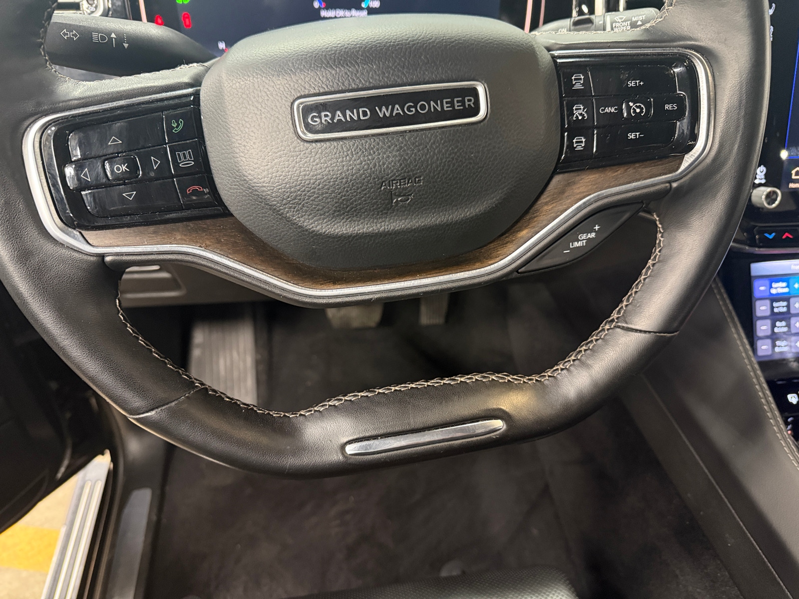 Thumbnail: 2022 Jeep Grand Wagoneer - 4