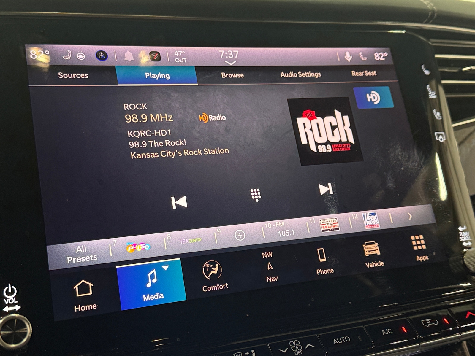 Thumbnail: 2022 Jeep Grand Wagoneer - 3