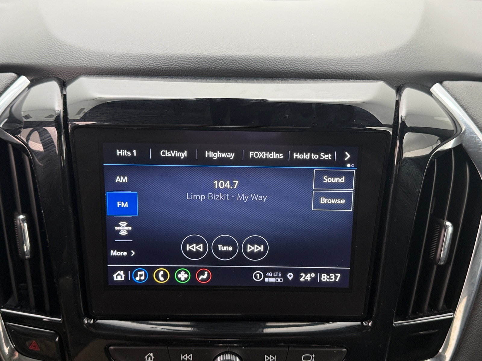 Thumbnail: 2023 Chevrolet Traverse - 4