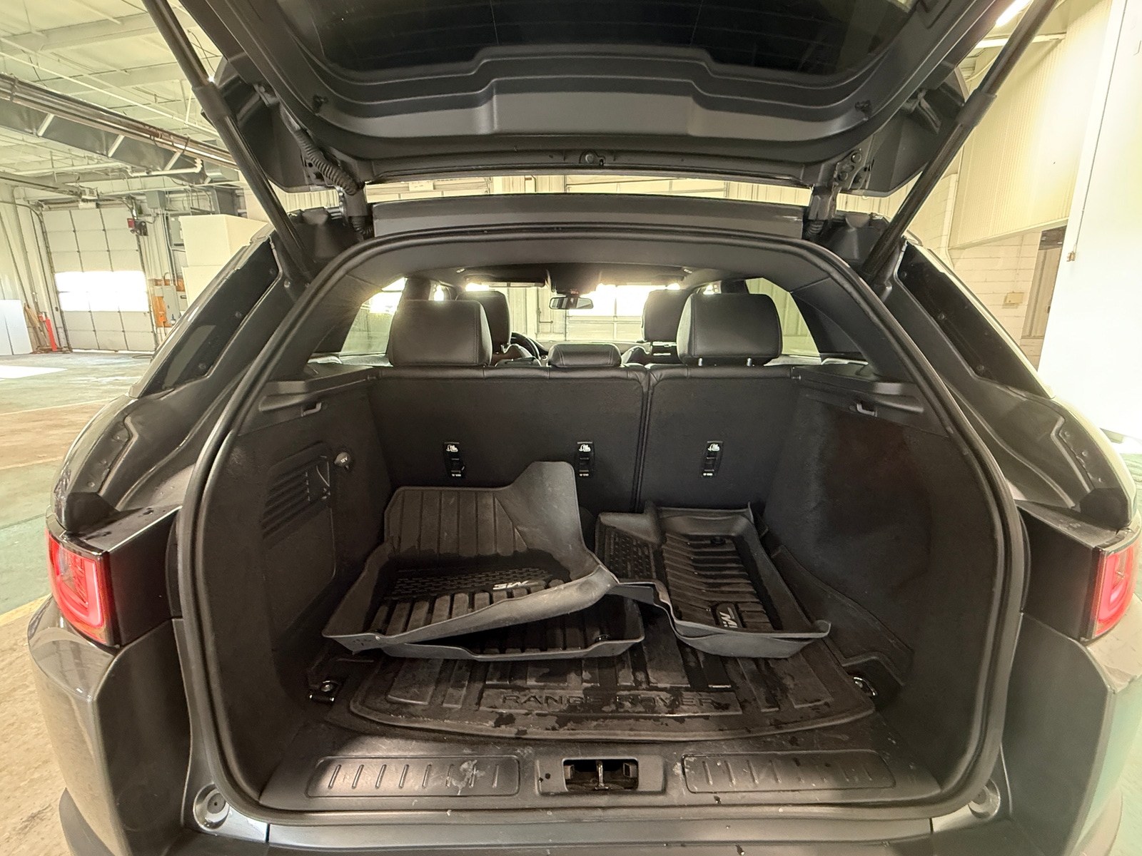 Thumbnail: 2019 Land Rover Range Rover Evoque - 6