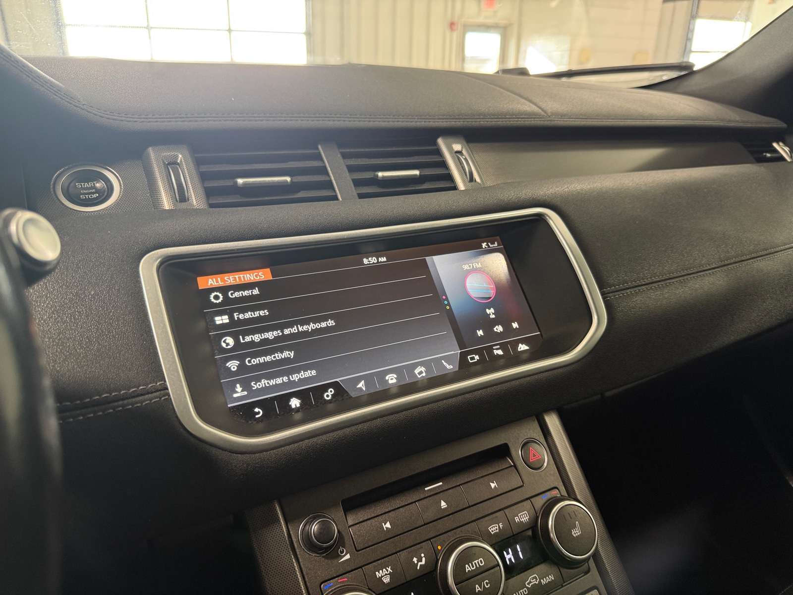 Thumbnail: 2019 Land Rover Range Rover Evoque - 3