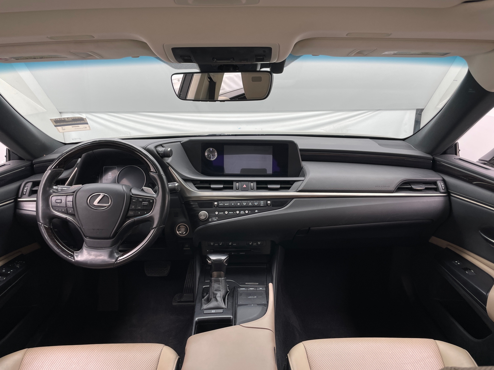 Thumbnail: 2021 Lexus ES - 2