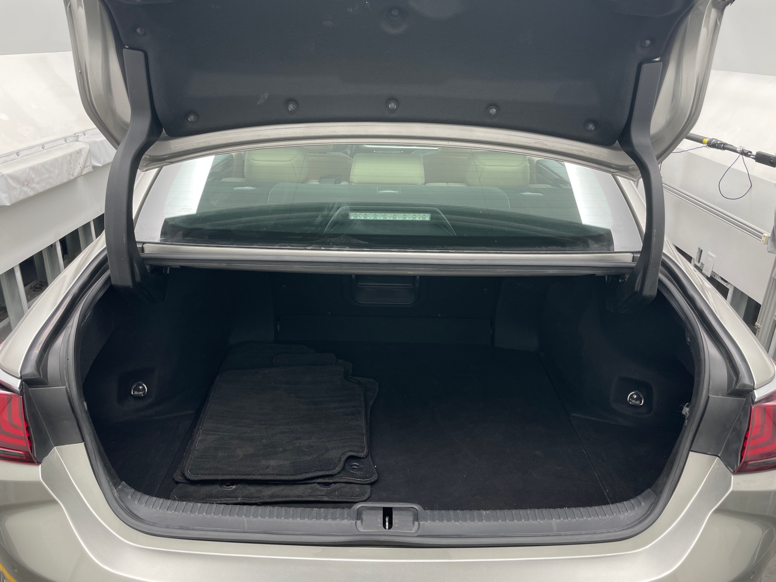 Thumbnail: 2021 Lexus ES - 6