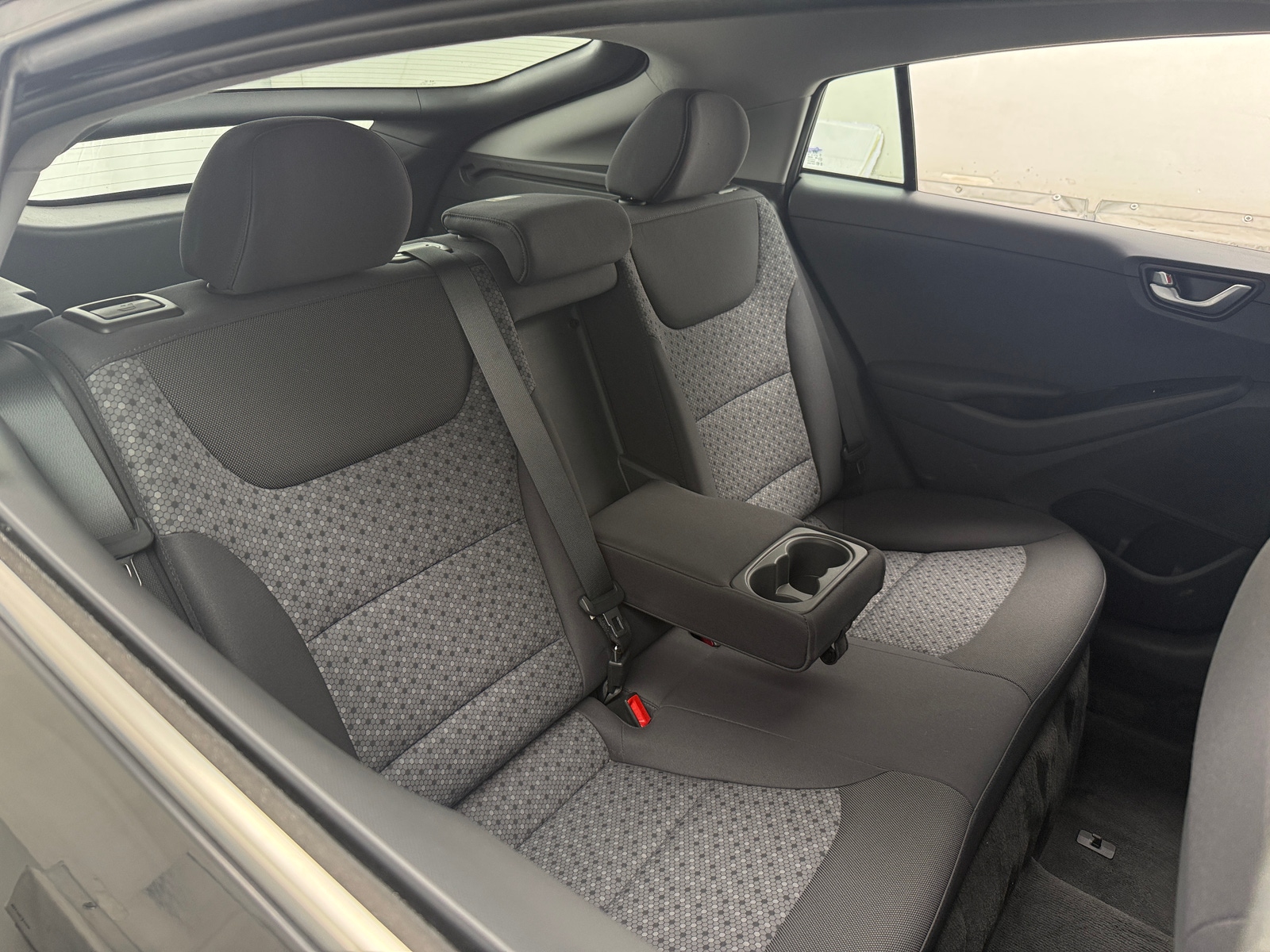 Thumbnail: 2018 Hyundai Ioniq - 6