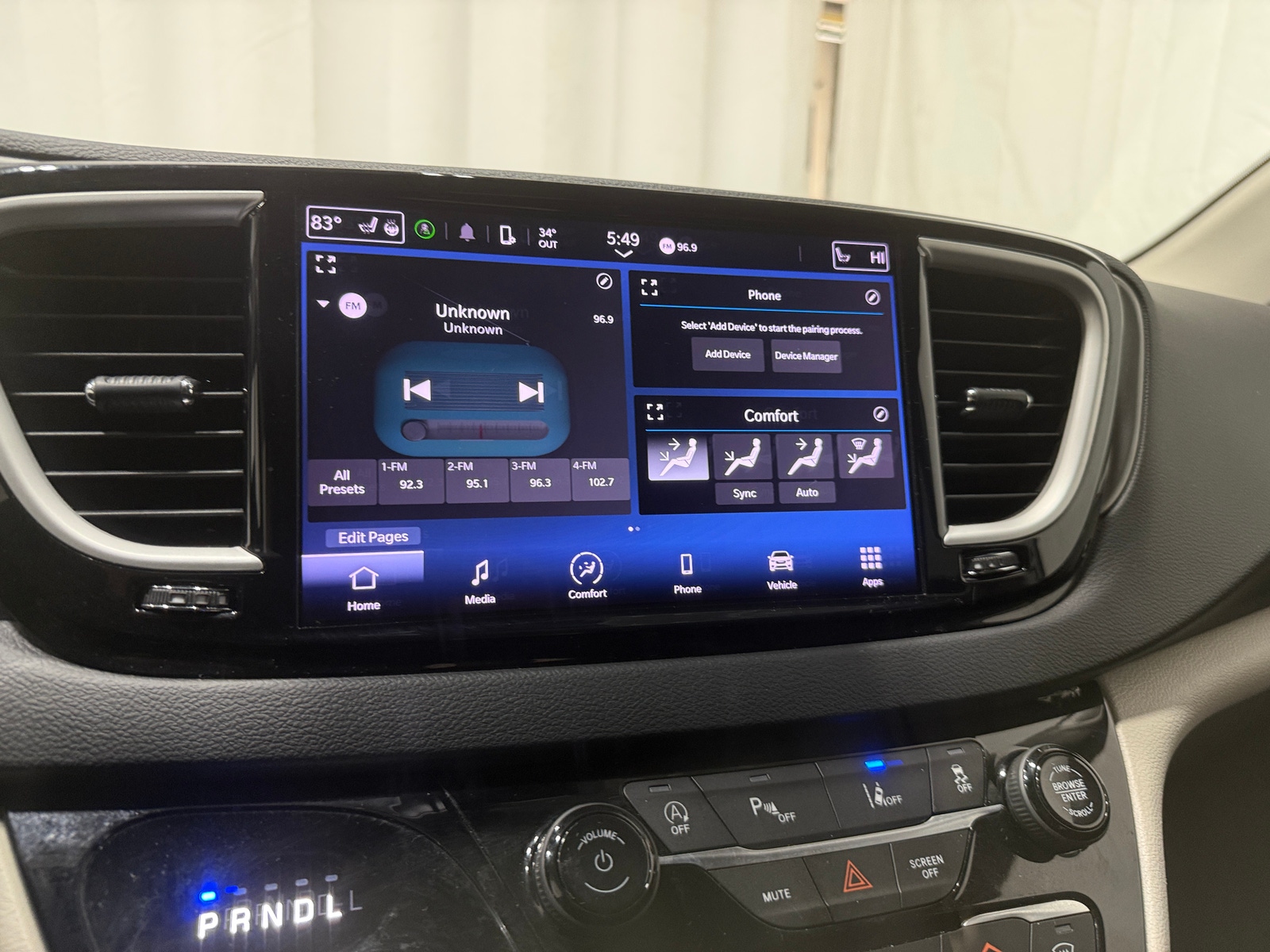 Thumbnail: 2023 Chrysler Pacifica - 3