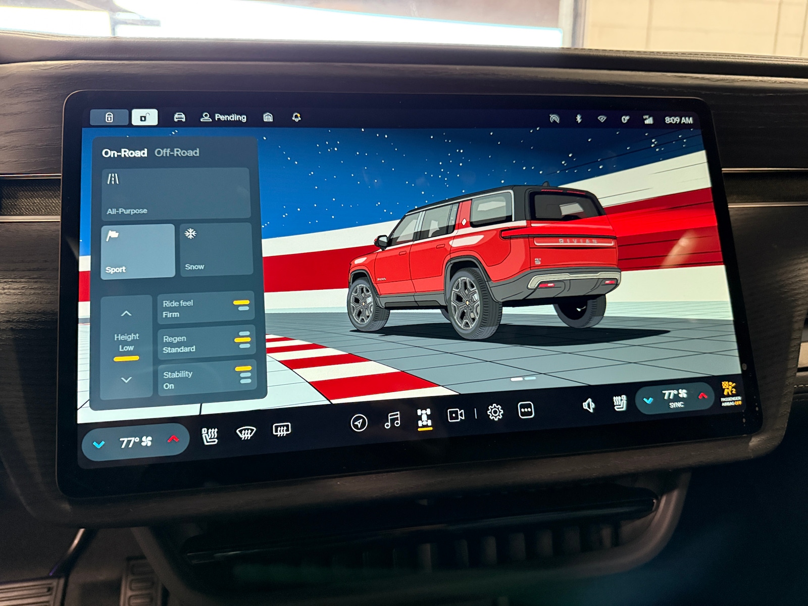 Thumbnail: 2025 Rivian R1S - 3