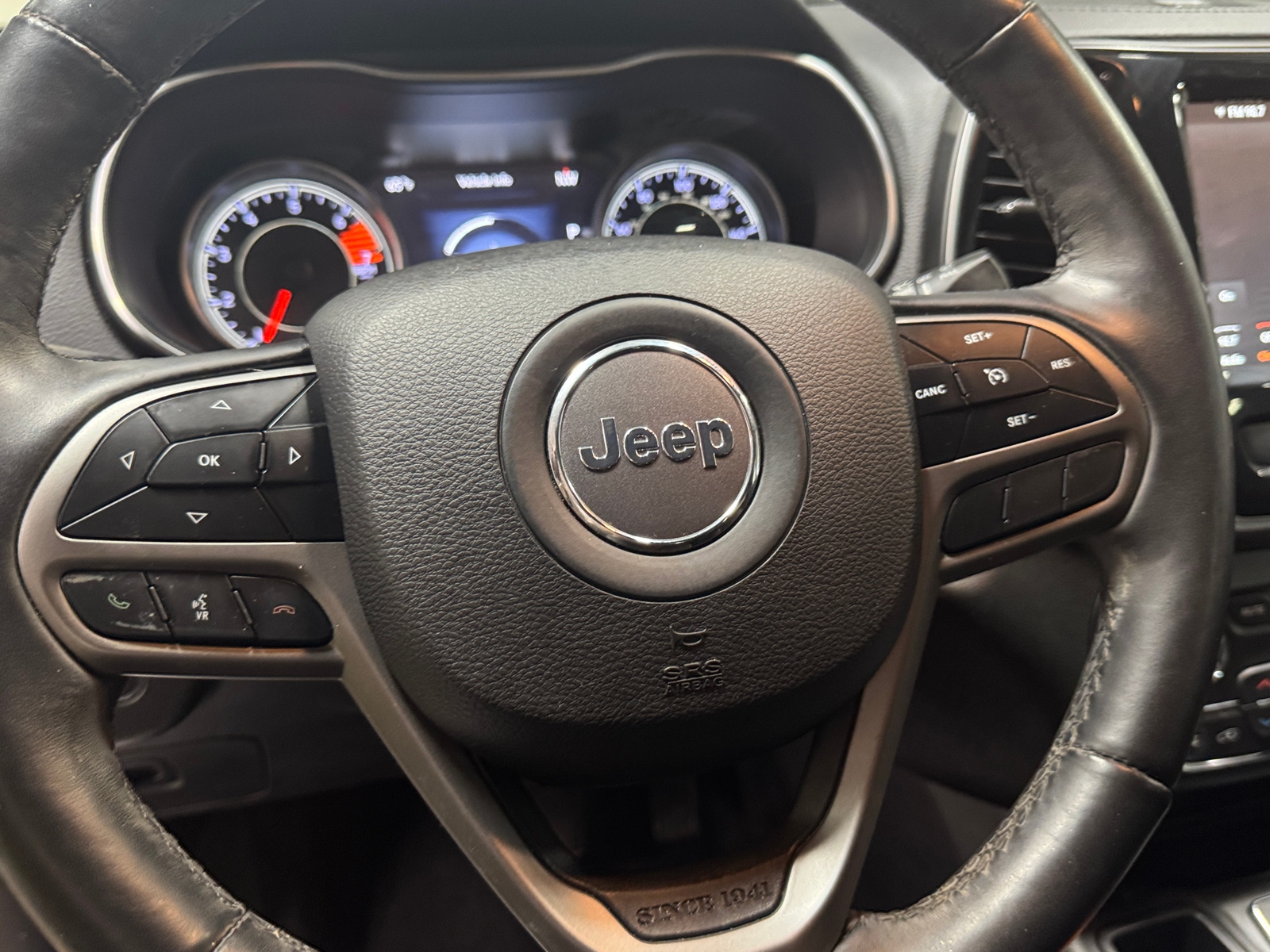 Thumbnail: 2019 Jeep Cherokee - 4