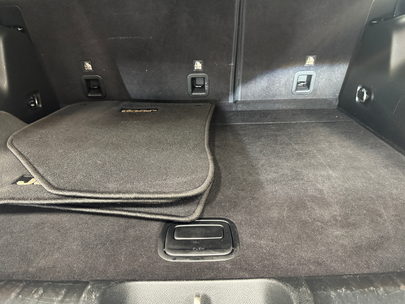 Thumbnail: 2019 Jeep Cherokee - 6