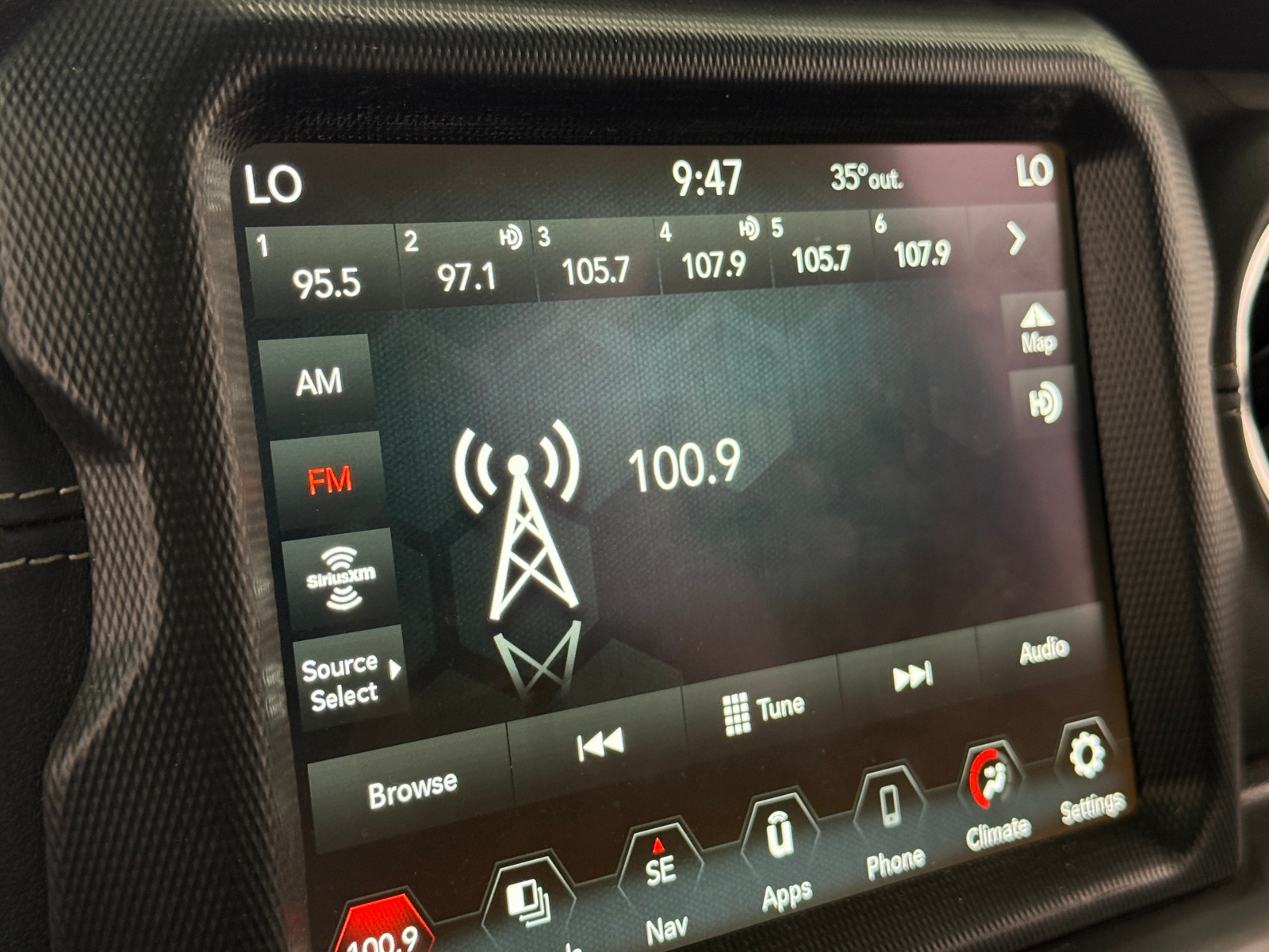 Thumbnail: 2021 Jeep Gladiator - 3