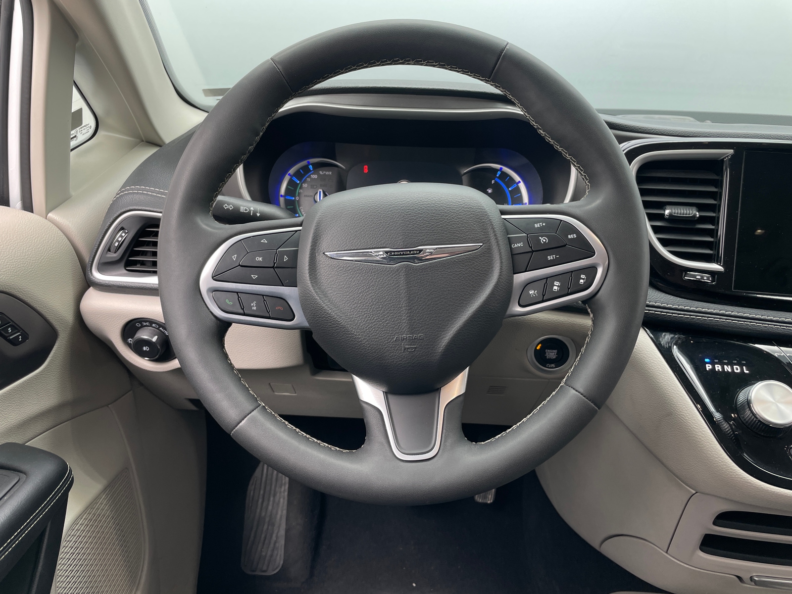 Thumbnail: 2023 Chrysler Pacifica - 4