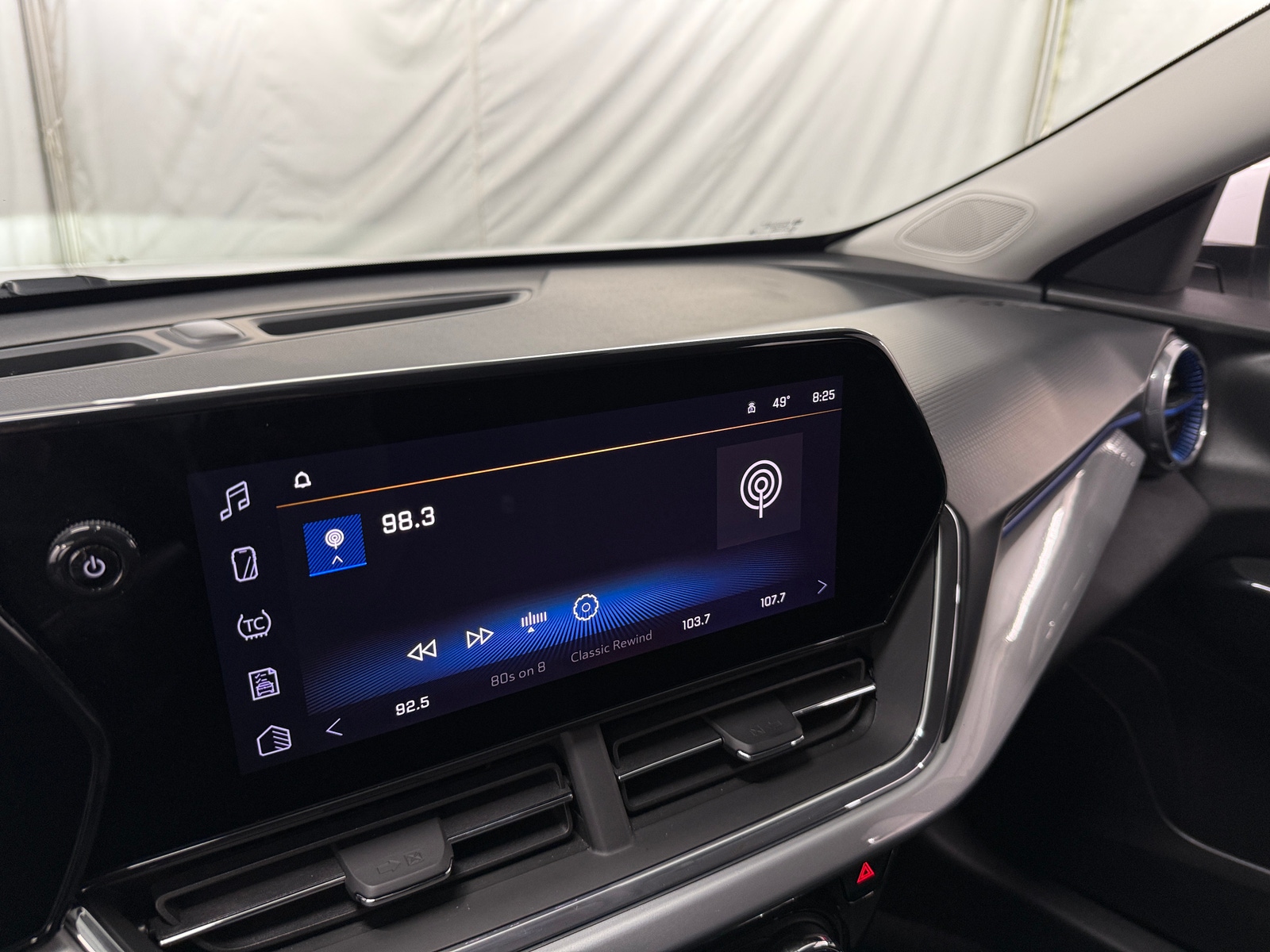 Thumbnail: 2025 Chevrolet Trax - 4