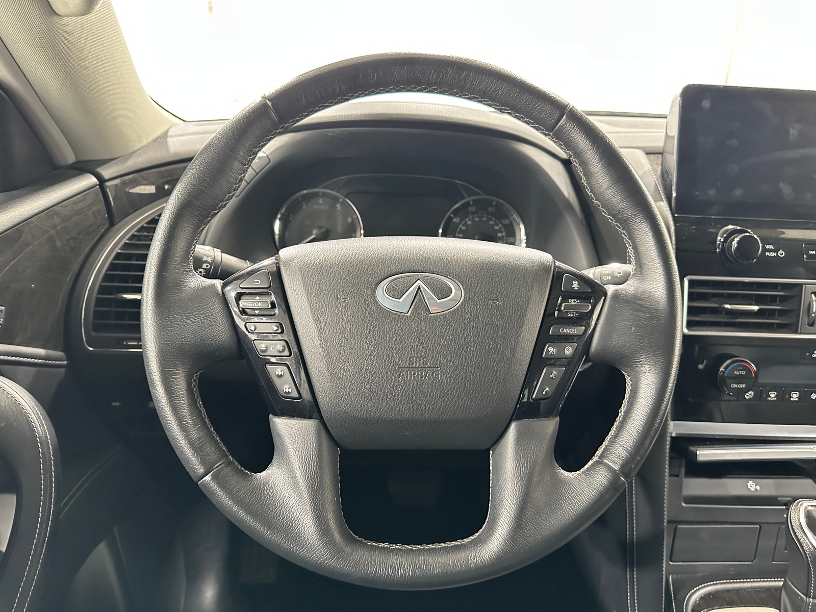 Thumbnail: 2023 INFINITI QX80 - 4