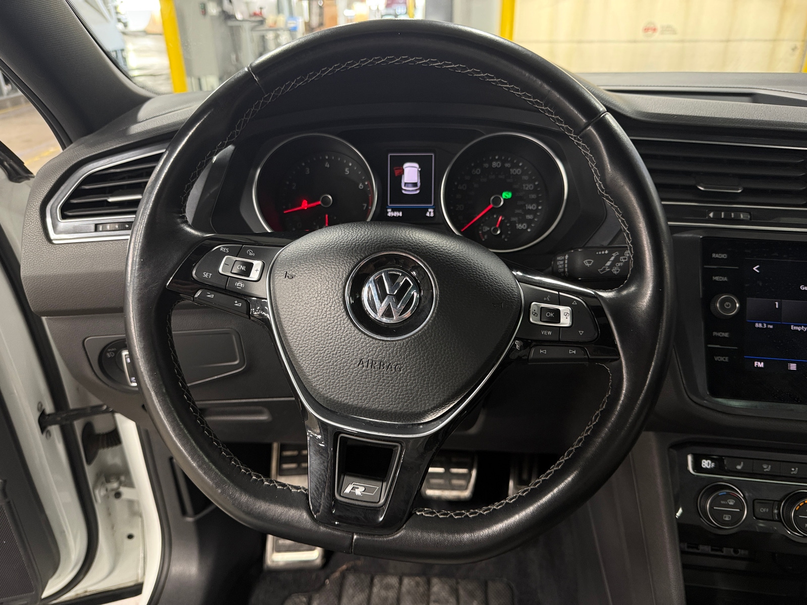 Thumbnail: 2020 Volkswagen Tiguan - 4