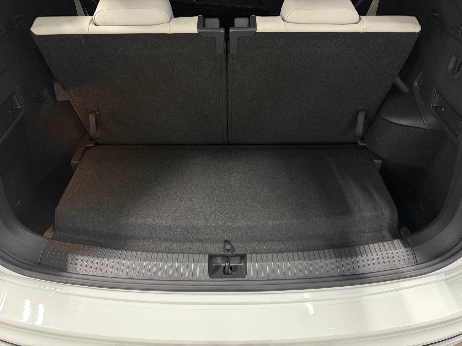 Thumbnail: 2020 Volkswagen Tiguan - 6