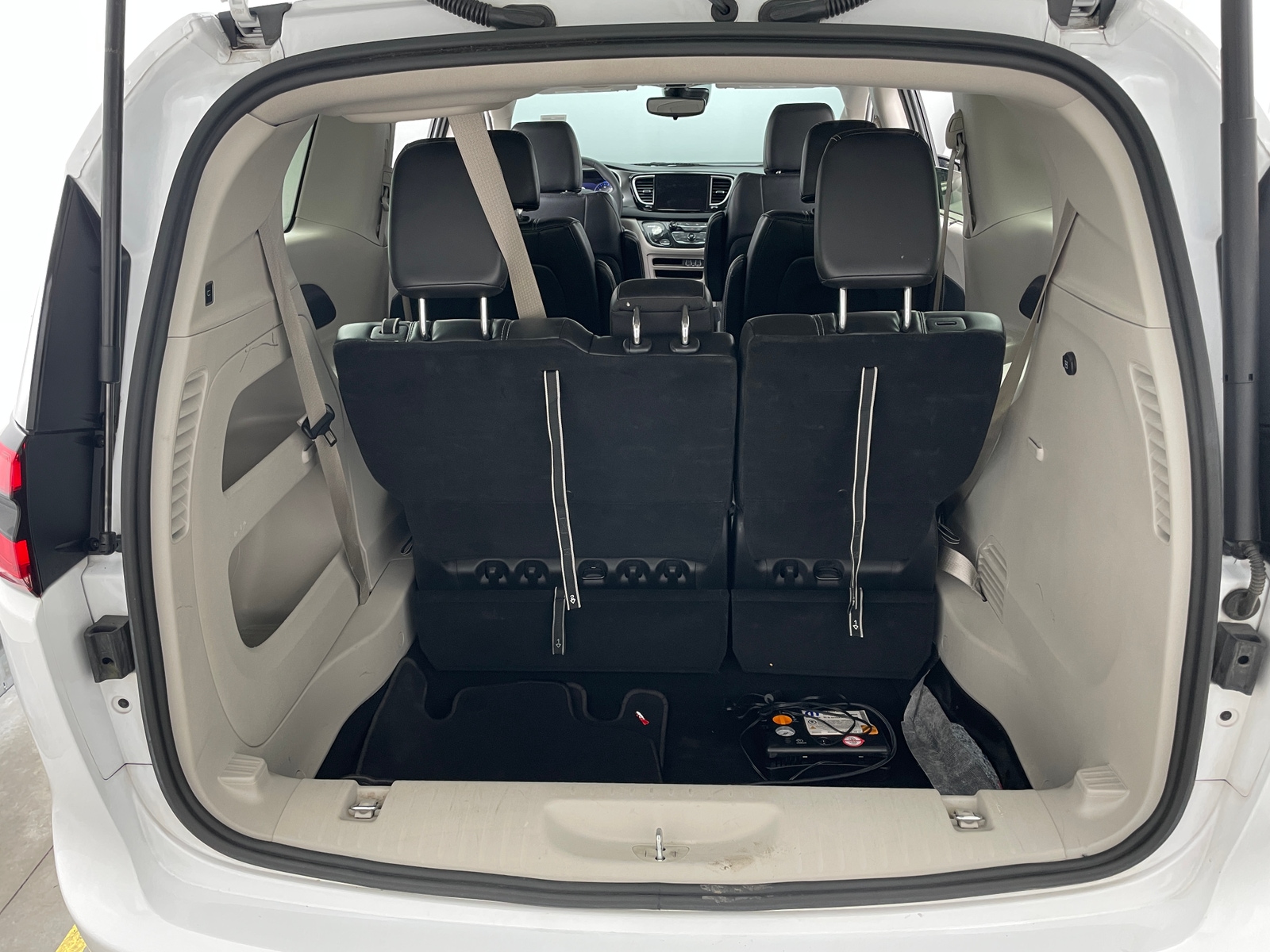 Thumbnail: 2024 Chrysler Pacifica - 6