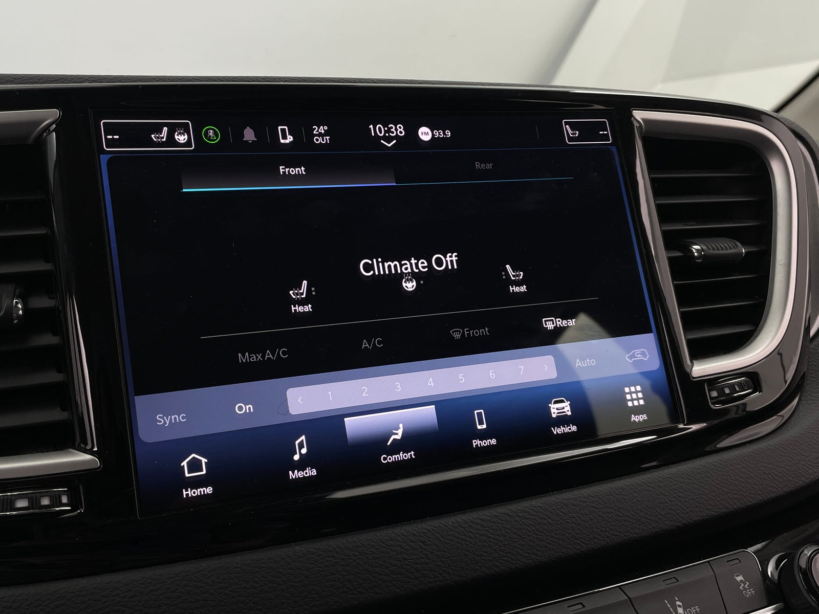 Thumbnail: 2024 Chrysler Pacifica - 3