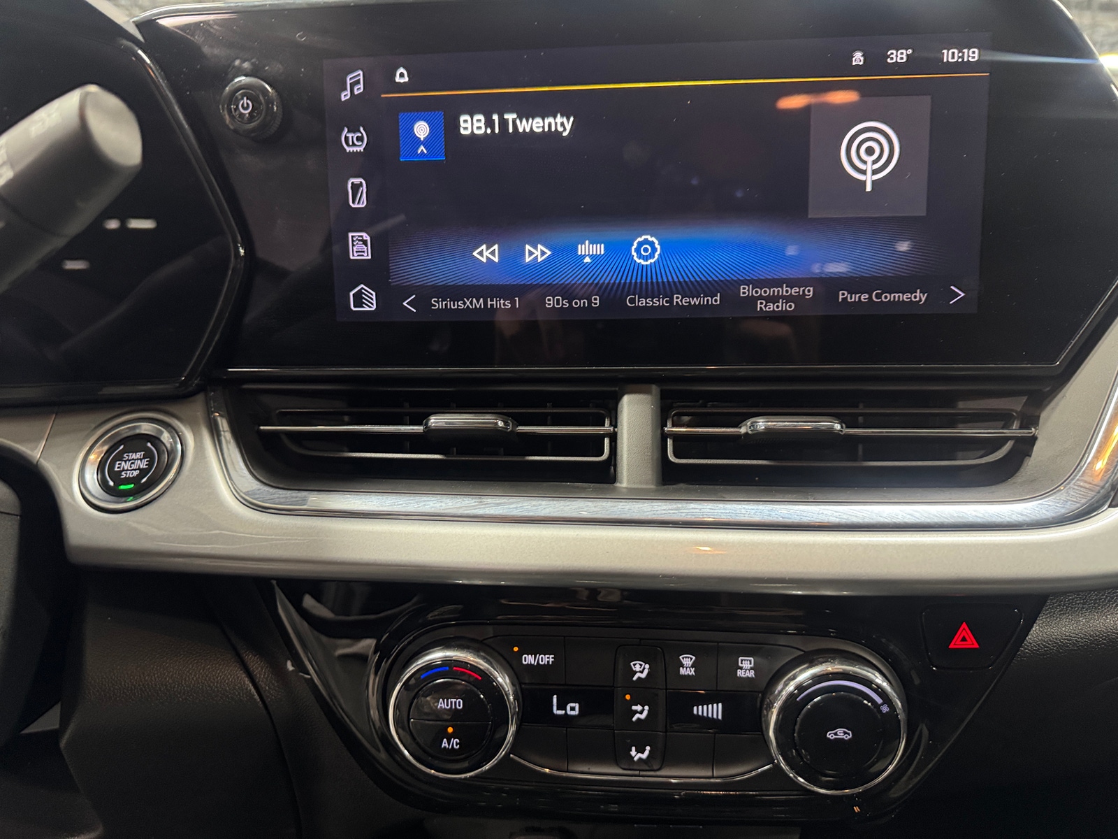 Thumbnail: 2025 Chevrolet Trax - 4