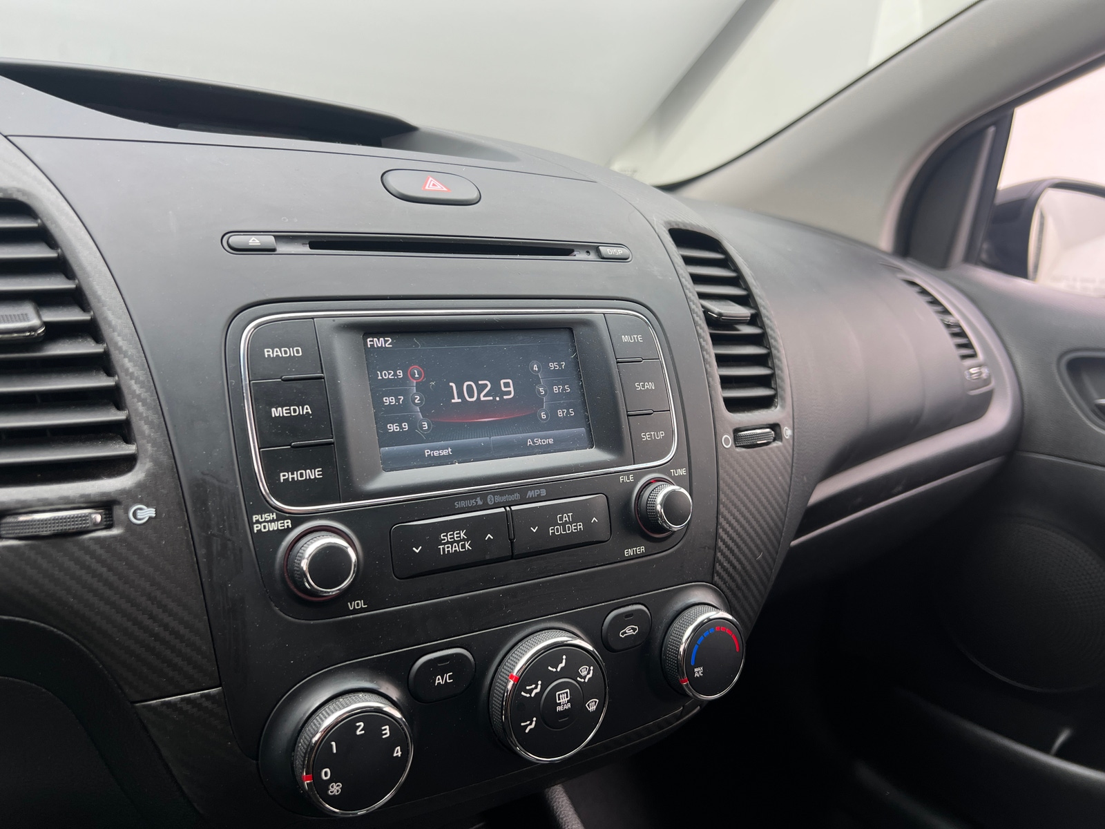 Thumbnail: 2016 Kia Forte - 3