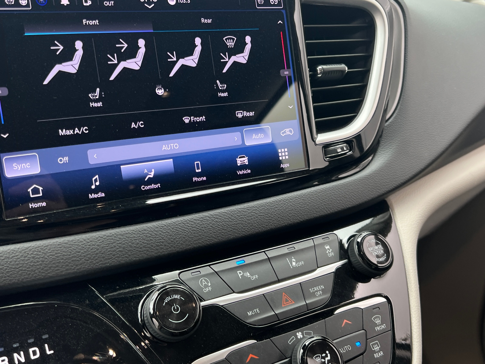 Thumbnail: 2024 Chrysler Pacifica - 3