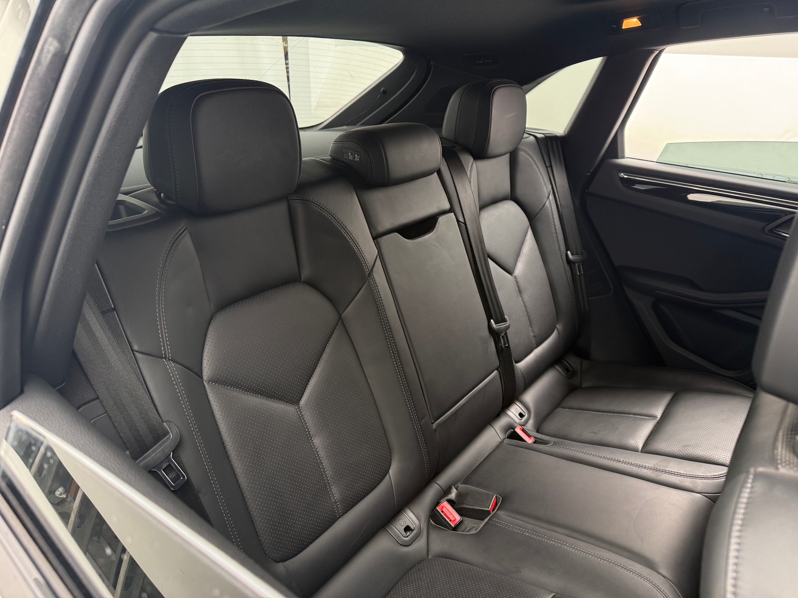 Thumbnail: 2015 Porsche Macan - 5