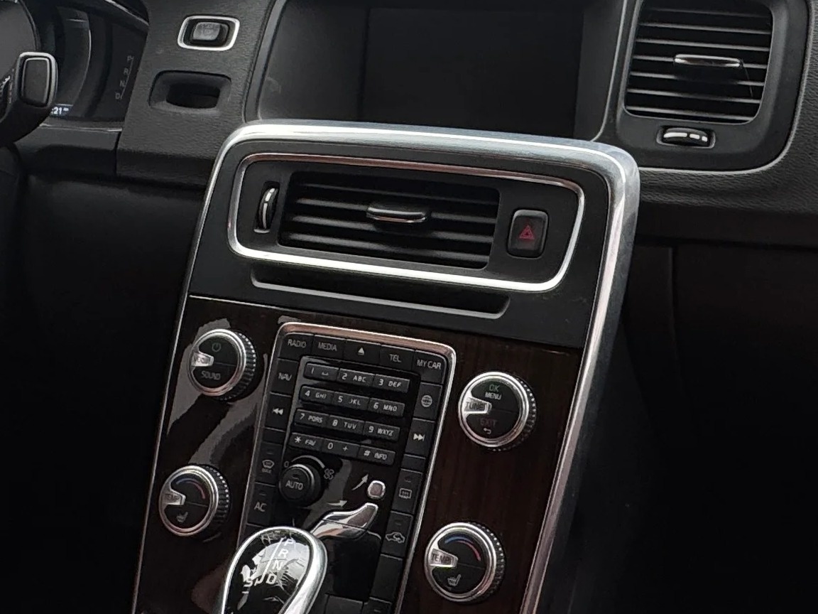 Thumbnail: 2015 Volvo S60 - 3