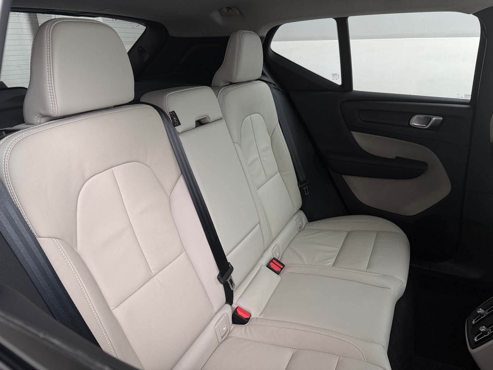 Thumbnail: 2023 Volvo XC40 - 5