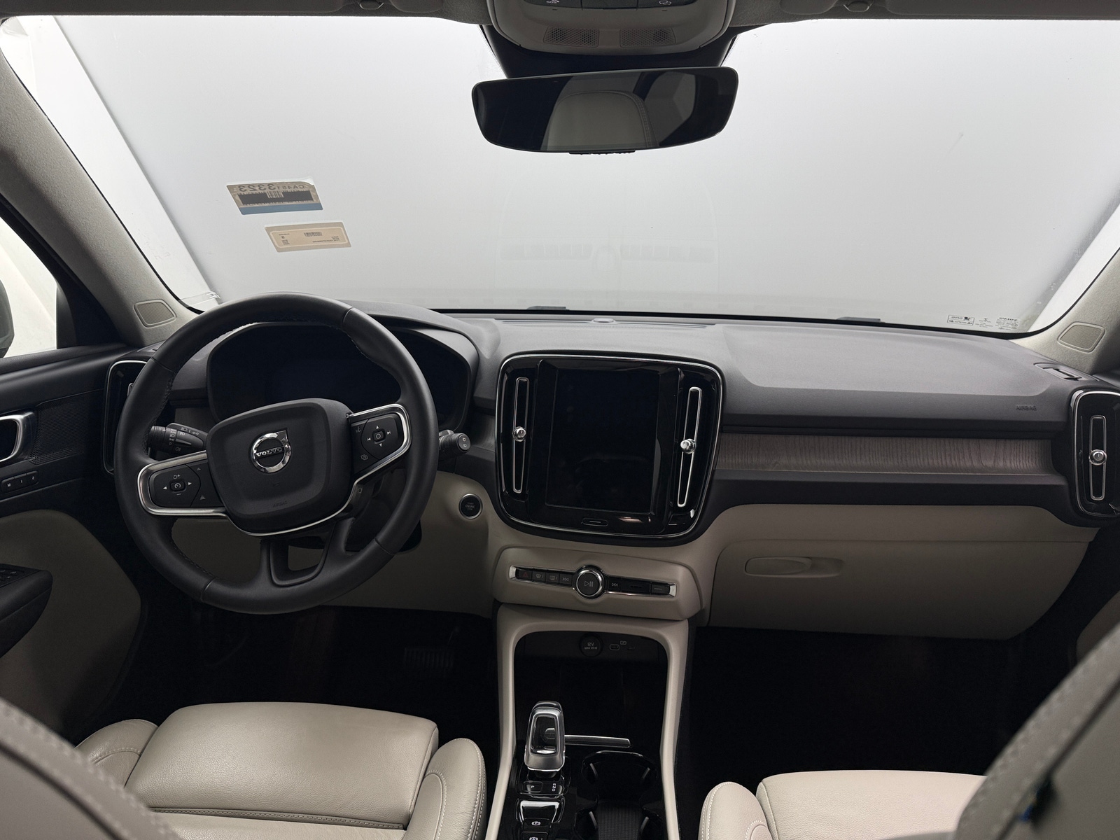 Thumbnail: 2023 Volvo XC40 - 2