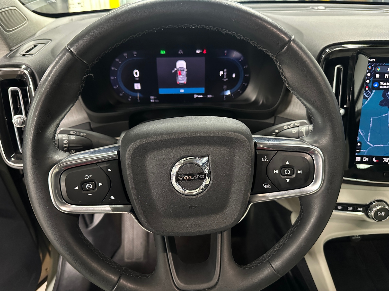 Thumbnail: 2023 Volvo XC40 - 4