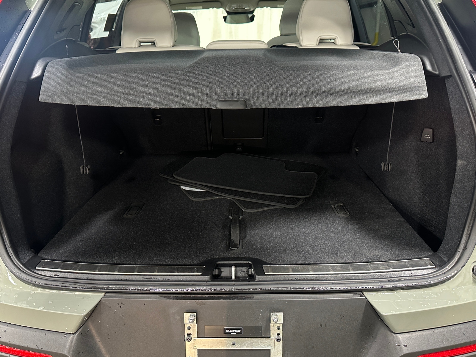 Thumbnail: 2023 Volvo XC40 - 6