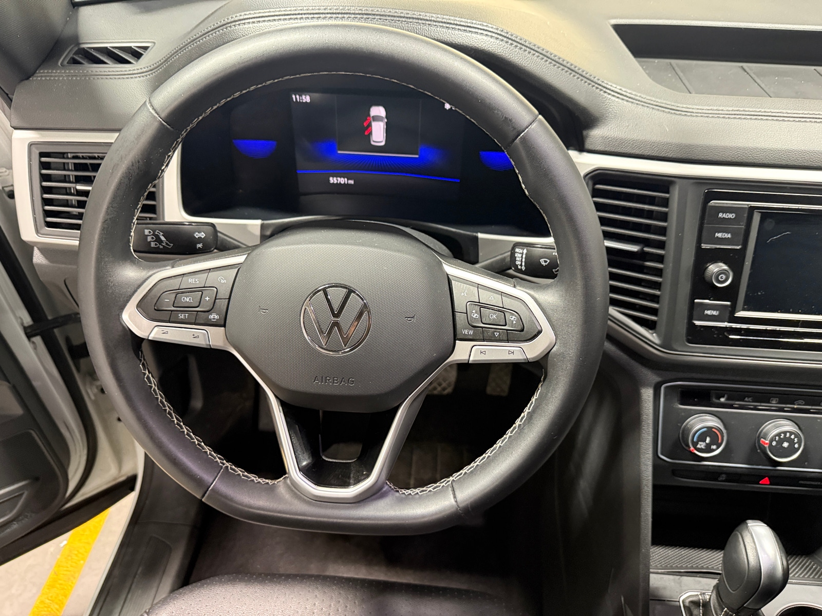 Thumbnail: 2023 Volkswagen Atlas - 4