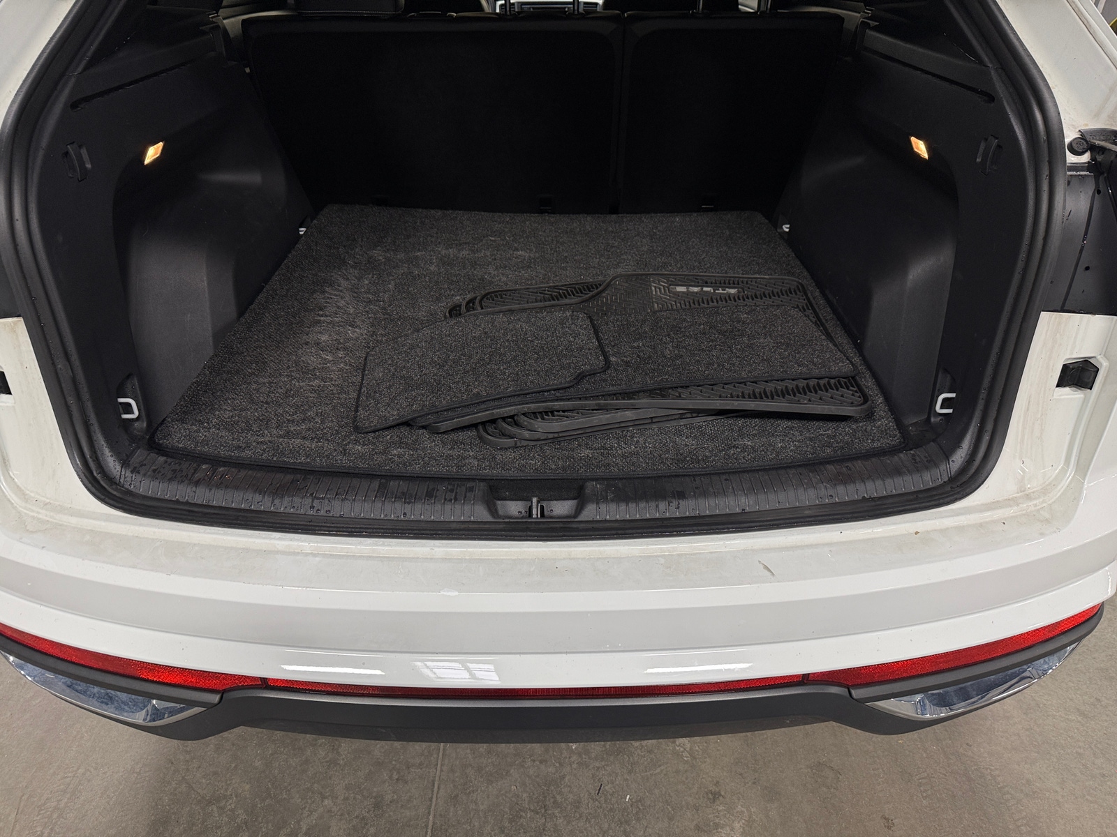 Thumbnail: 2023 Volkswagen Atlas - 6