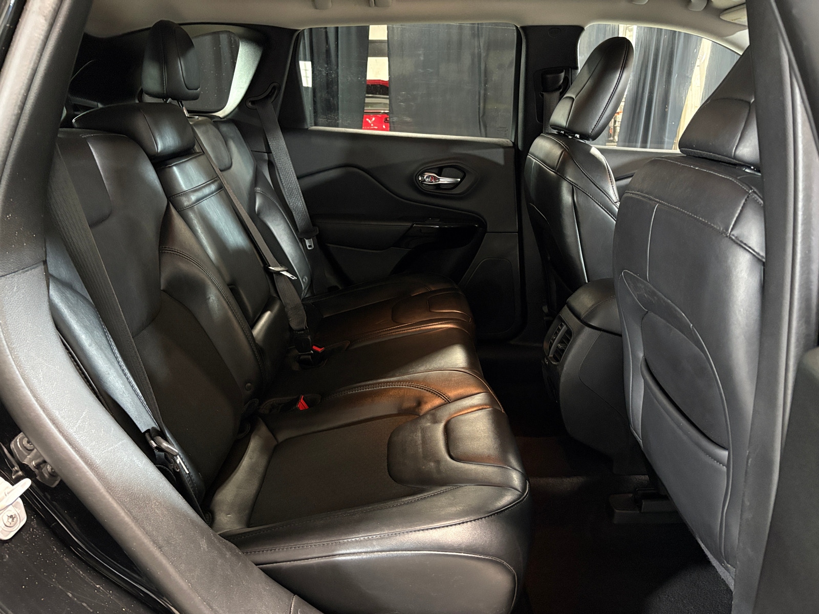 Thumbnail: 2019 Jeep Cherokee - 6