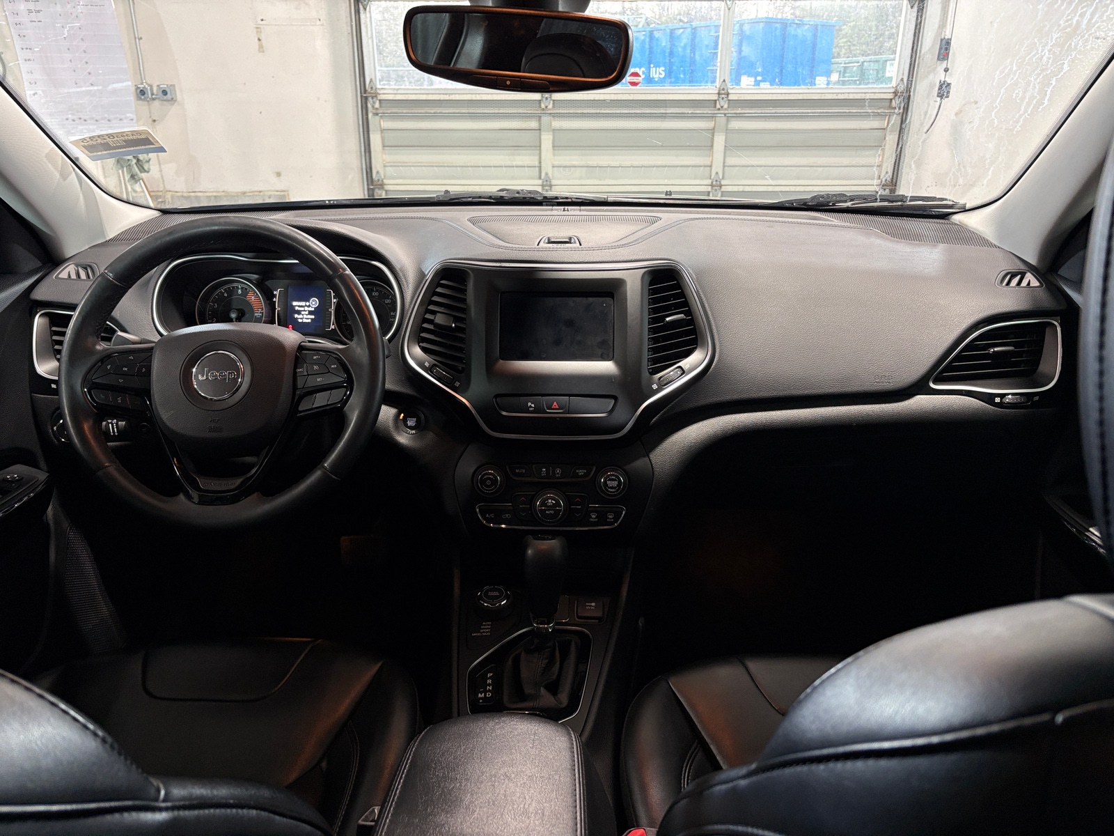 Thumbnail: 2019 Jeep Cherokee - 3