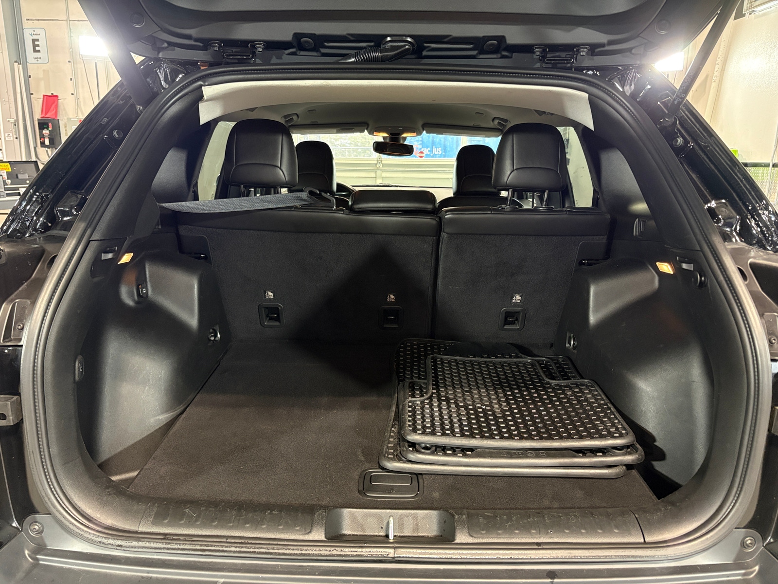 Thumbnail: 2019 Jeep Cherokee - 7