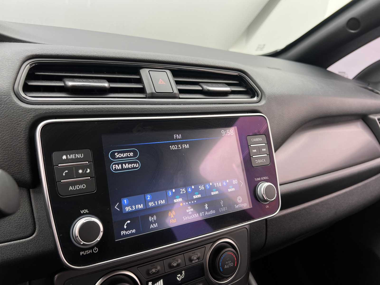 Thumbnail: 2022 Nissan Leaf - 4