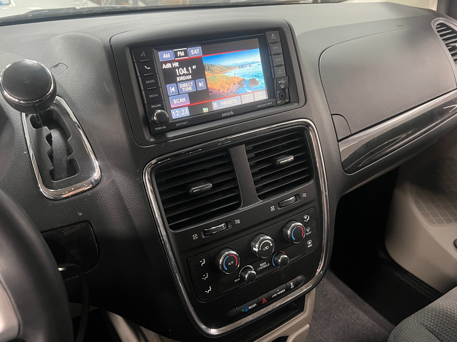 Thumbnail: 2017 Dodge Grand Caravan - 4