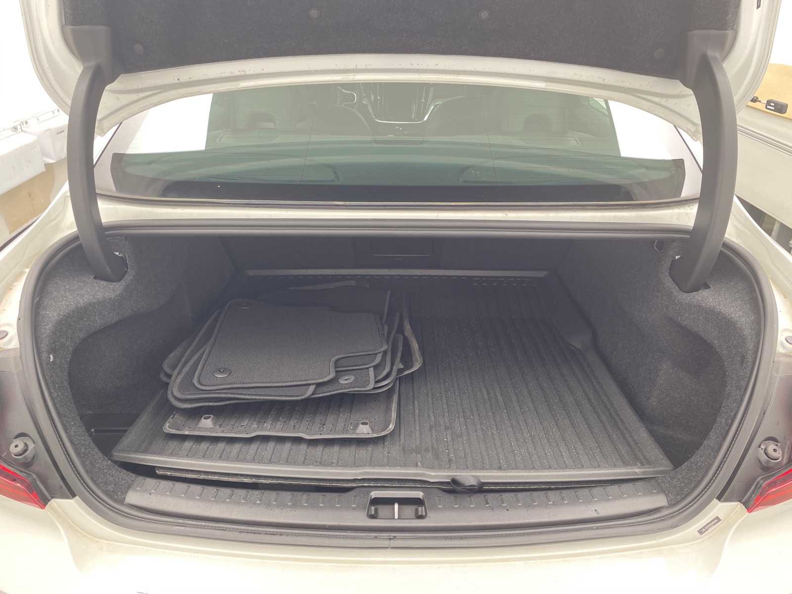 Thumbnail: 2024 Volvo S60 - 7