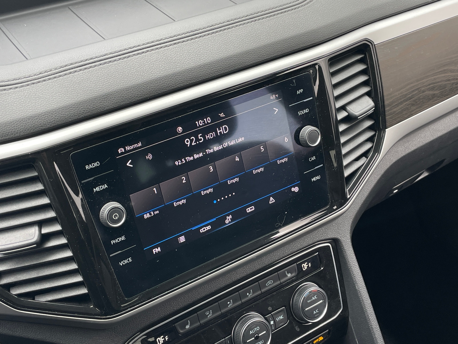 Thumbnail: 2022 Volkswagen Atlas - 3