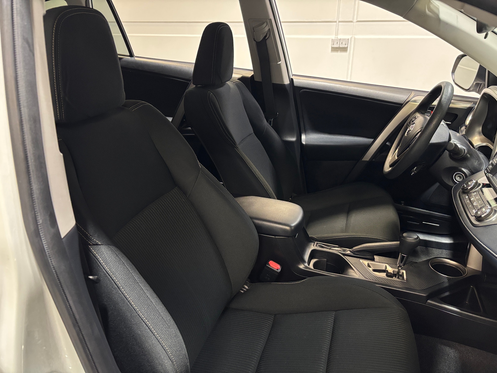 Thumbnail: 2015 Toyota RAV4 - 2