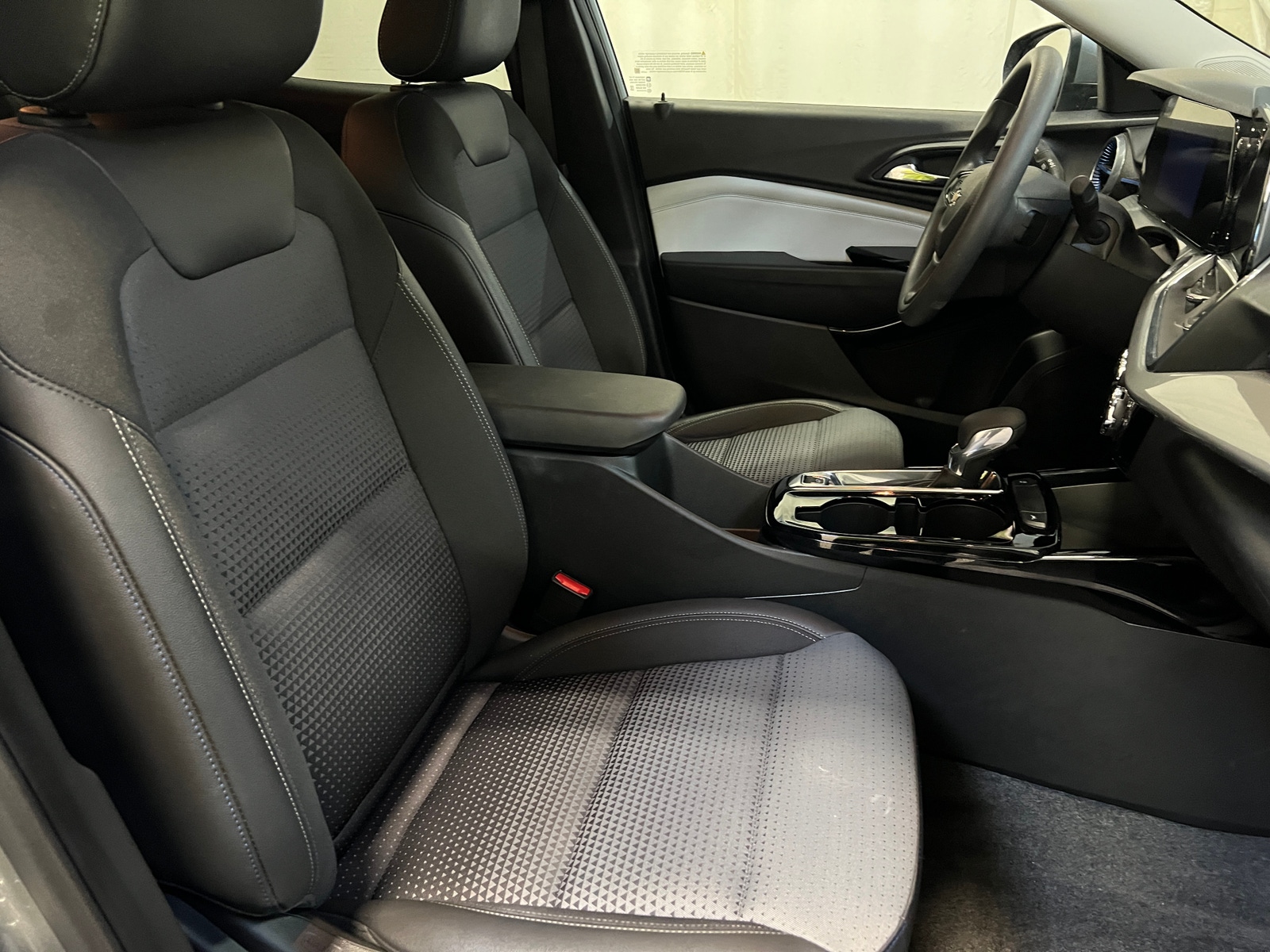 Thumbnail: 2025 Chevrolet Trax - 2