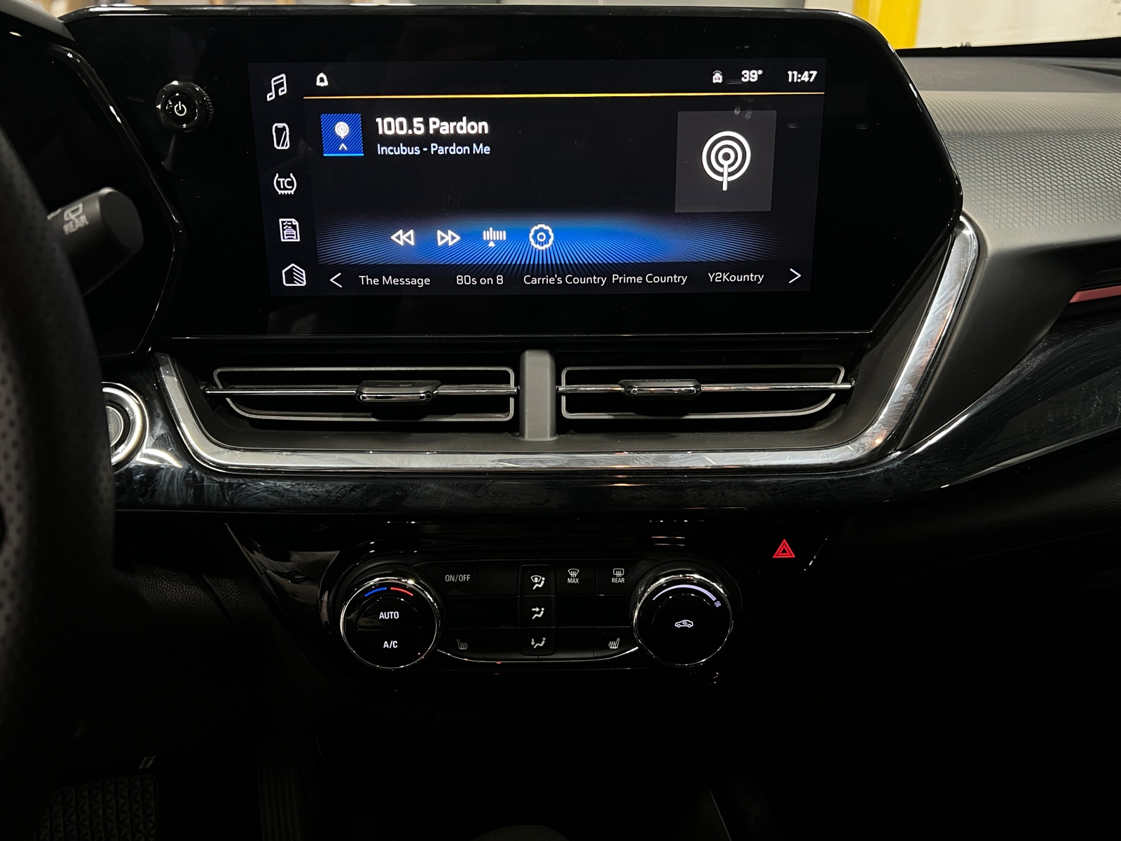 Thumbnail: 2024 Chevrolet Trax - 3