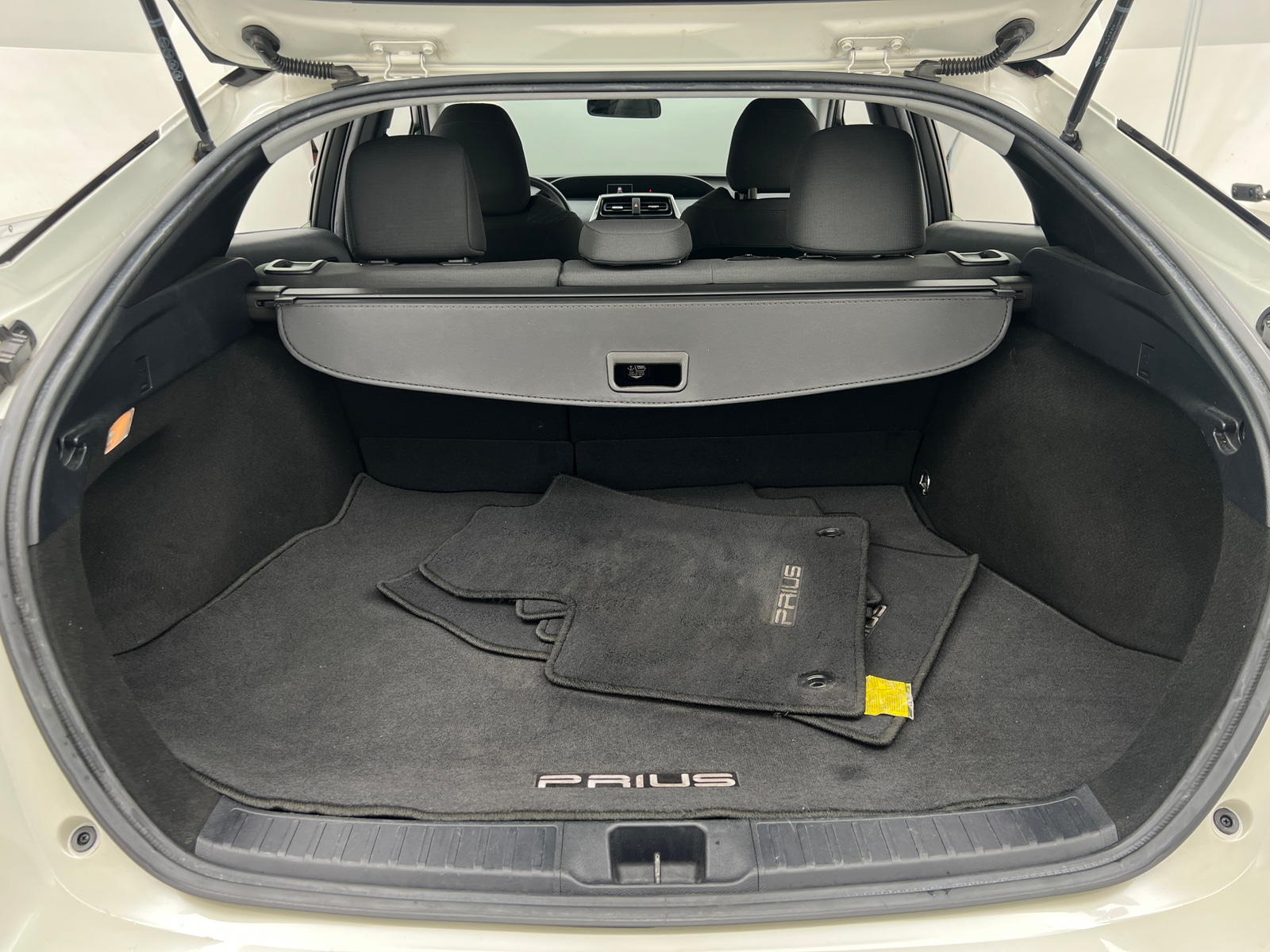 Thumbnail: 2016 Toyota Prius - 7