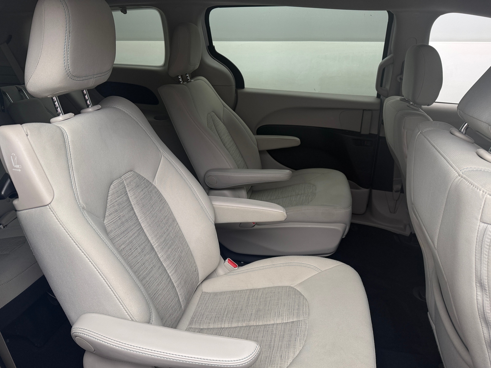 Thumbnail: 2018 Chrysler Pacifica - 6