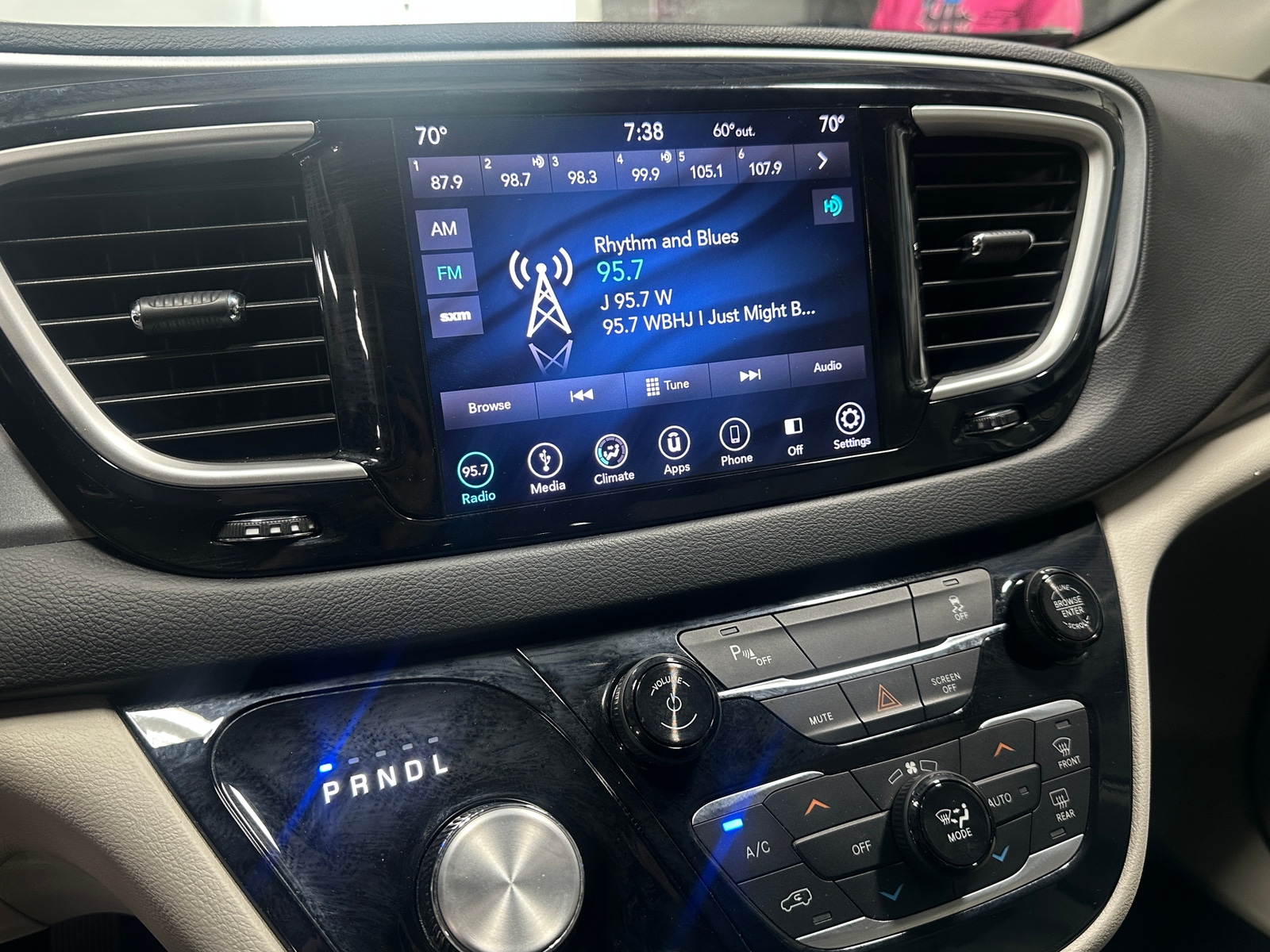 Thumbnail: 2018 Chrysler Pacifica - 4