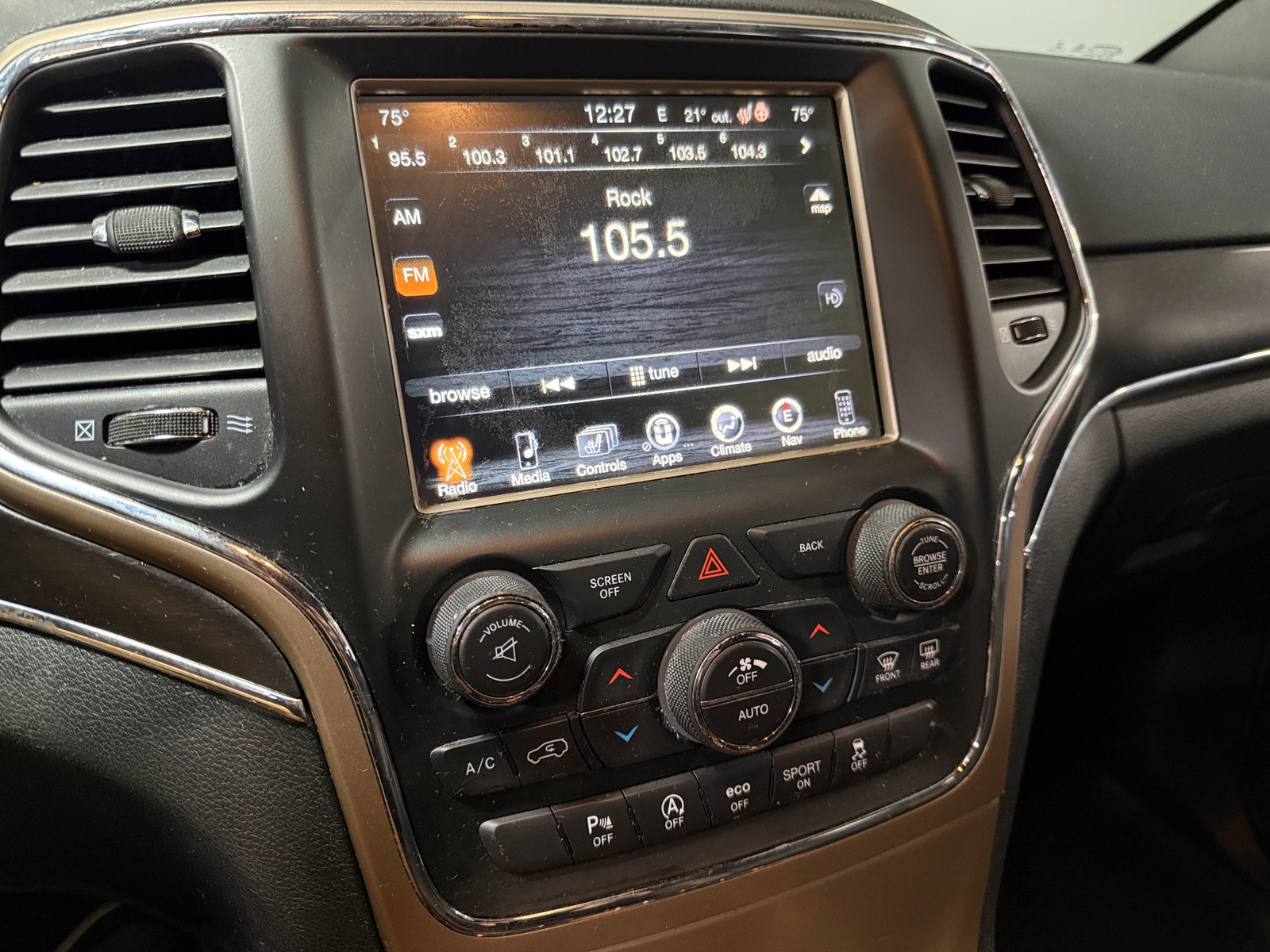 Thumbnail: 2016 Jeep Grand Cherokee - 3