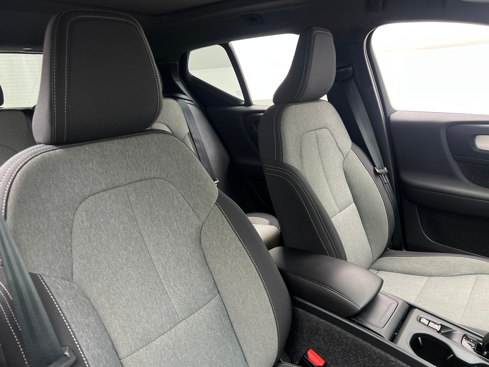 Thumbnail: 2024 Volvo XC40 - 2